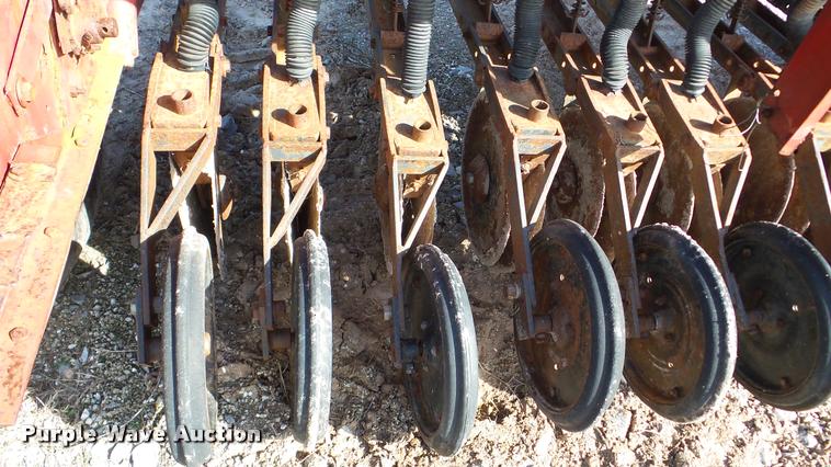 image for item DA8907 International 510 grain drill