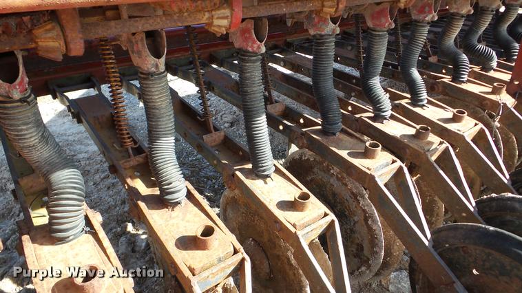 image for item DA8907 International 510 grain drill