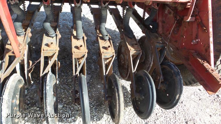 image for item DA8907 International 510 grain drill