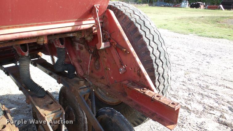 image for item DA8907 International 510 grain drill