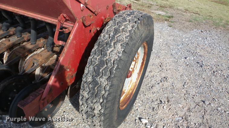 image for item DA8907 International 510 grain drill