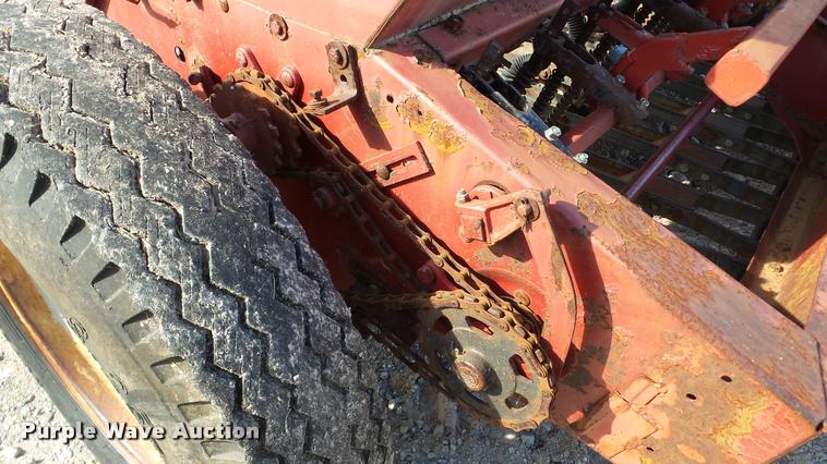 image for item DA8907 International 510 grain drill