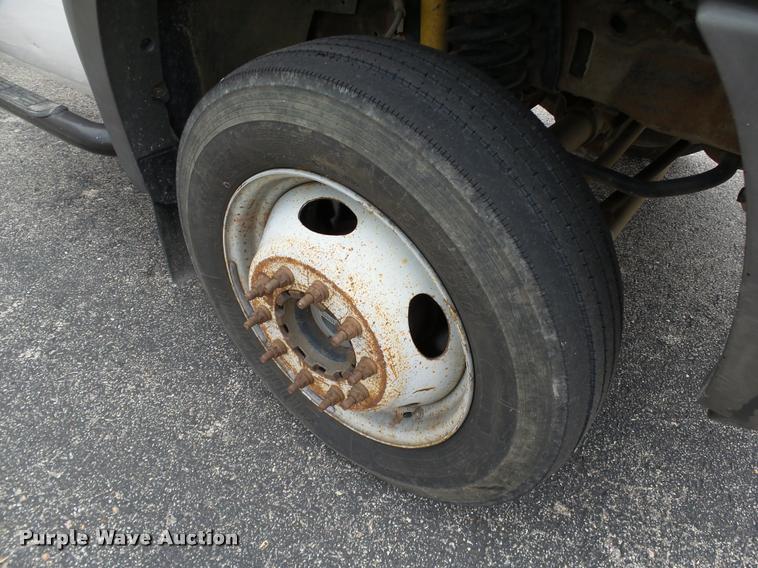 image for item DB4566 2005 Ford F550 XL truck cab and chassis