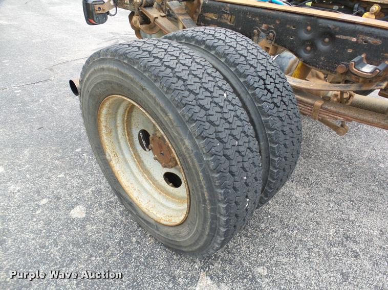 image for item DB4566 2005 Ford F550 XL truck cab and chassis