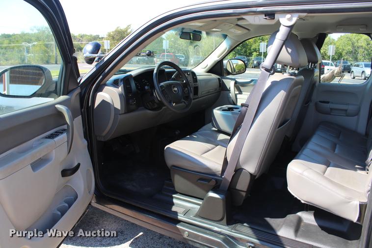 image for item K1925 2011 Chevrolet Silverado 1500 Ext. Cab pickup truck