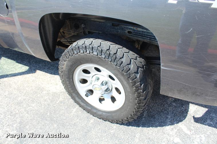 image for item K1925 2011 Chevrolet Silverado 1500 Ext. Cab pickup truck