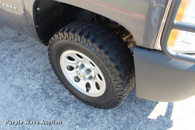 image for item K1925 2011 Chevrolet Silverado 1500 Ext. Cab pickup truck