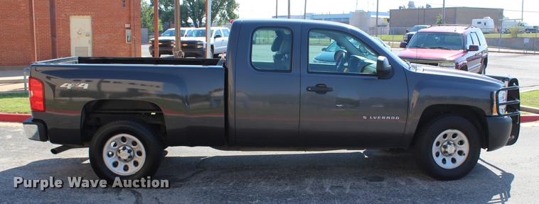 image for item K1929 2011 Chevrolet Silverado 1500 Ext. Cab pickup truck