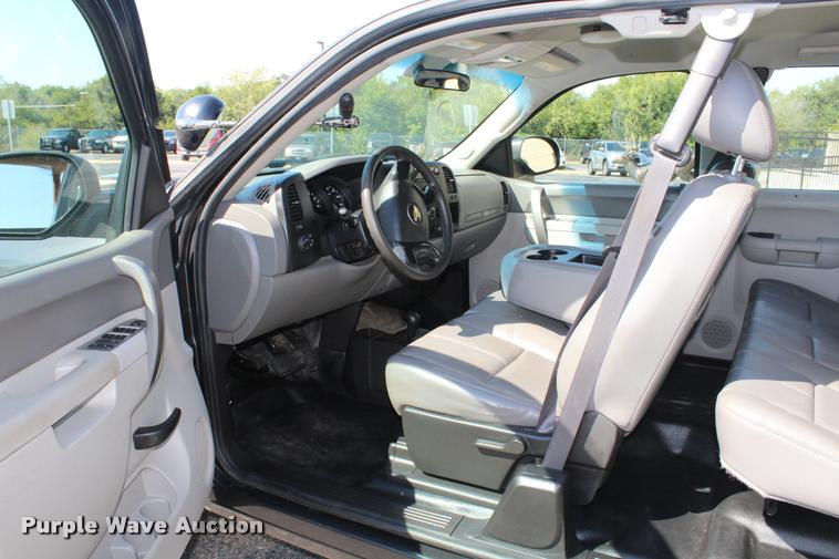 image for item K1929 2011 Chevrolet Silverado 1500 Ext. Cab pickup truck