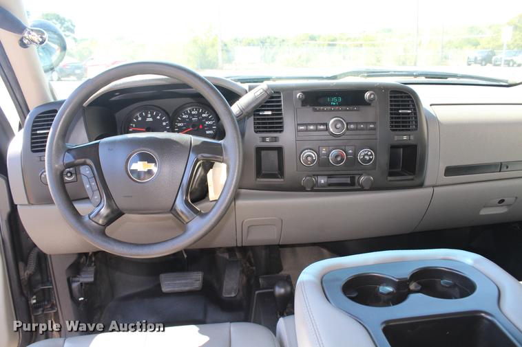 image for item K1929 2011 Chevrolet Silverado 1500 Ext. Cab pickup truck