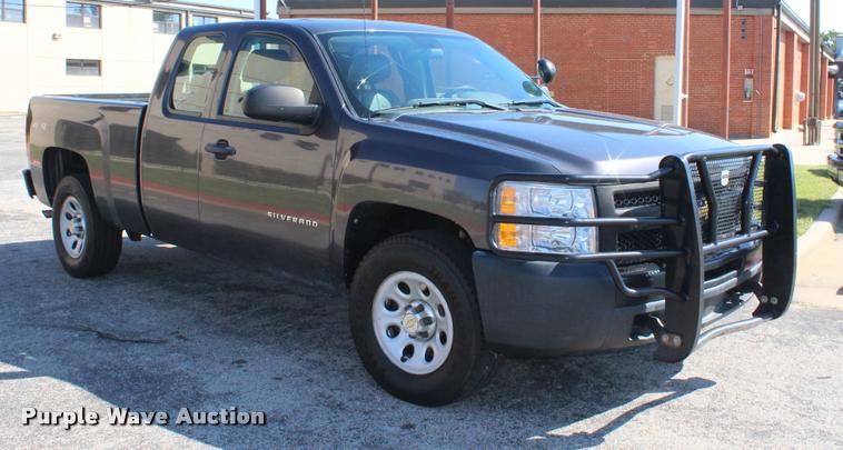image for item K1932 2011 Chevrolet Silverado 1500 Ext. Cab pickup truck