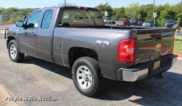 image for item K1932 2011 Chevrolet Silverado 1500 Ext. Cab pickup truck