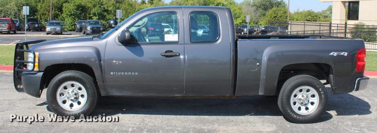 image for item K1932 2011 Chevrolet Silverado 1500 Ext. Cab pickup truck