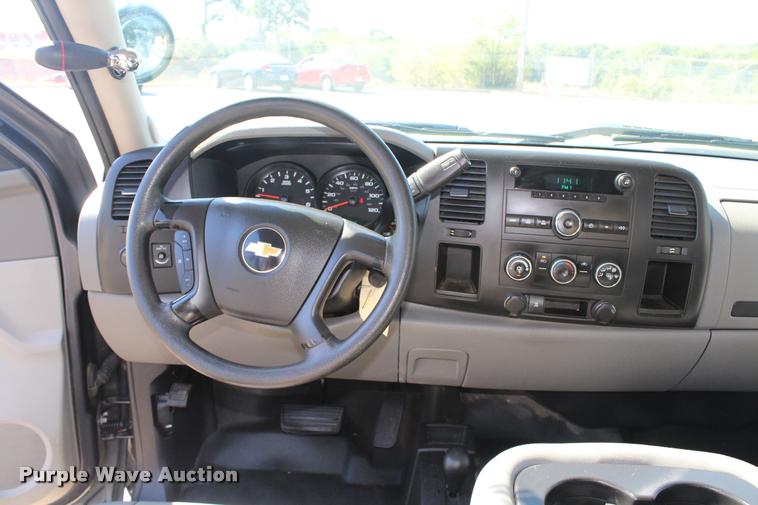 image for item K1932 2011 Chevrolet Silverado 1500 Ext. Cab pickup truck