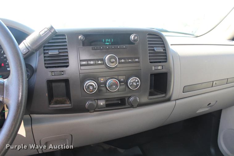 image for item K1932 2011 Chevrolet Silverado 1500 Ext. Cab pickup truck