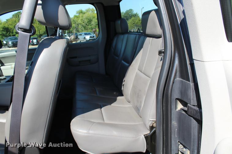 image for item K1932 2011 Chevrolet Silverado 1500 Ext. Cab pickup truck