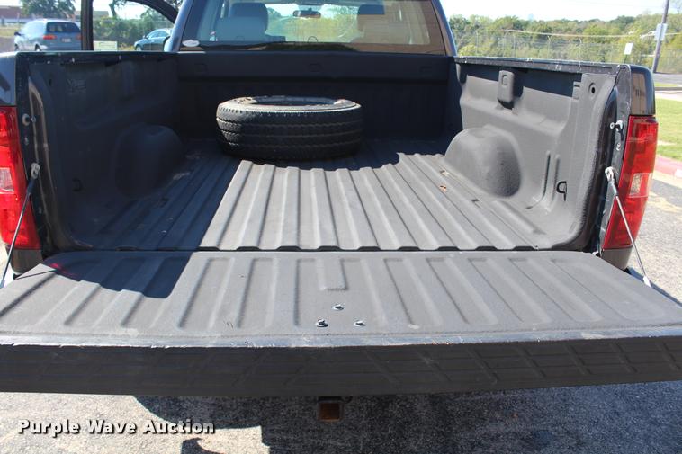 image for item K1932 2011 Chevrolet Silverado 1500 Ext. Cab pickup truck