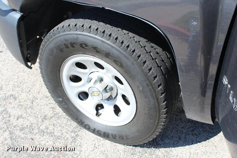 image for item K1932 2011 Chevrolet Silverado 1500 Ext. Cab pickup truck