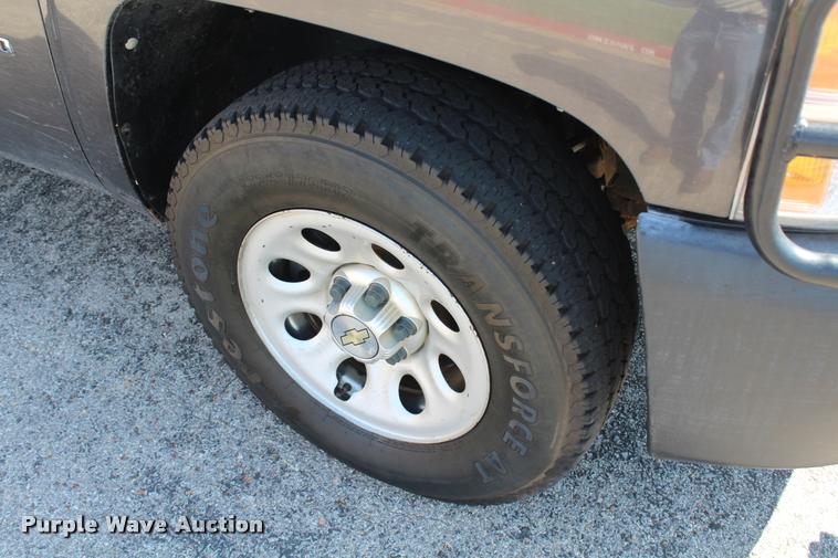 image for item K1932 2011 Chevrolet Silverado 1500 Ext. Cab pickup truck