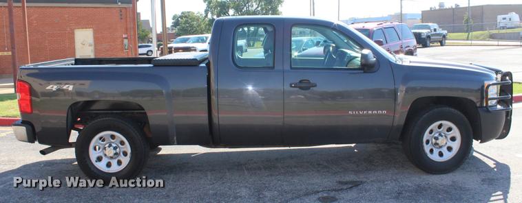image for item K1934 2011 Chevrolet Silverado 1500 Ext. Cab pickup truck