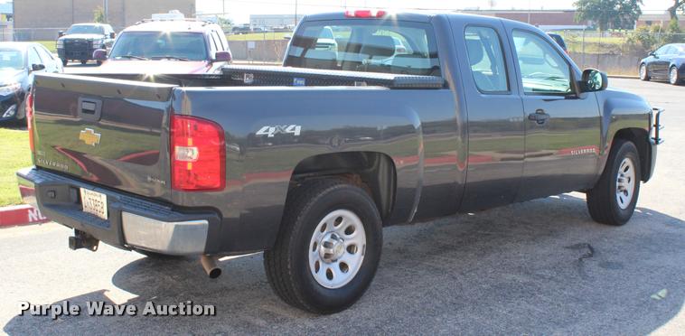 image for item K1934 2011 Chevrolet Silverado 1500 Ext. Cab pickup truck