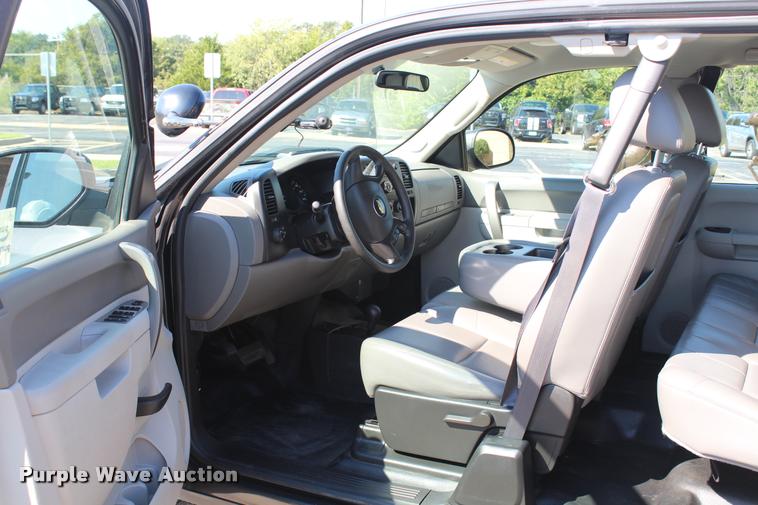 image for item K1934 2011 Chevrolet Silverado 1500 Ext. Cab pickup truck