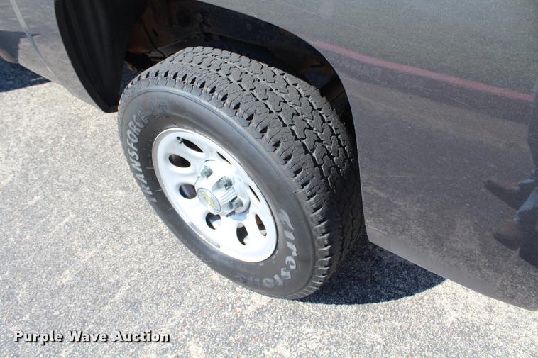 image for item K1934 2011 Chevrolet Silverado 1500 Ext. Cab pickup truck