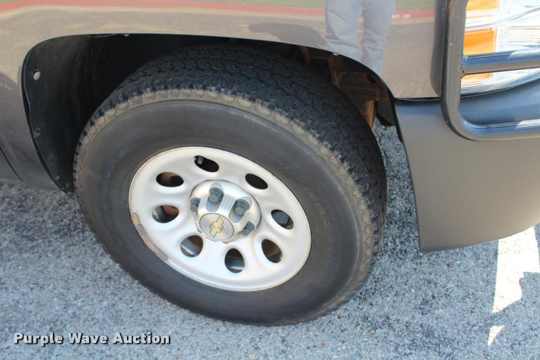 image for item K1934 2011 Chevrolet Silverado 1500 Ext. Cab pickup truck