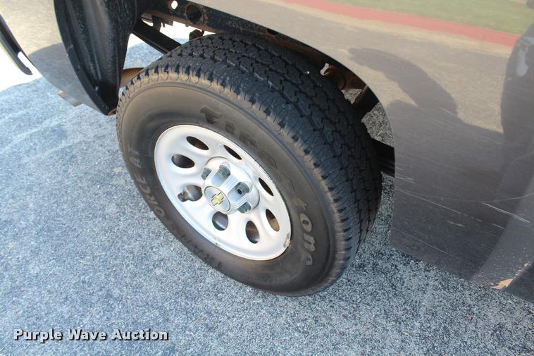 image for item K1934 2011 Chevrolet Silverado 1500 Ext. Cab pickup truck