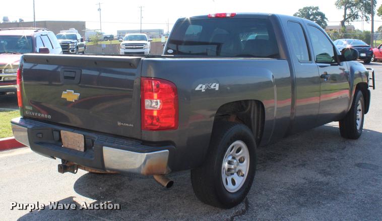 image for item K1937 2011 Chevrolet Silverado 1500 Ext. Cab pickup truck
