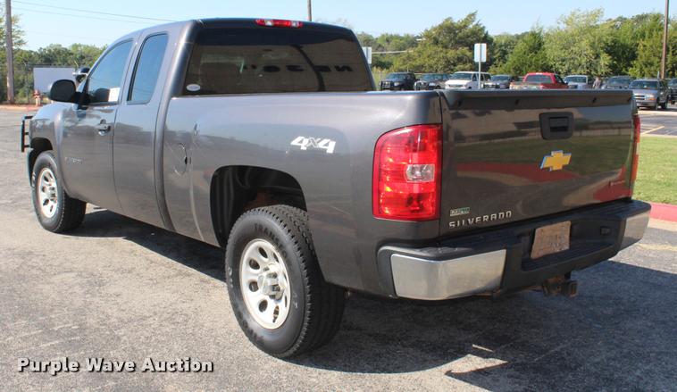 image for item K1937 2011 Chevrolet Silverado 1500 Ext. Cab pickup truck
