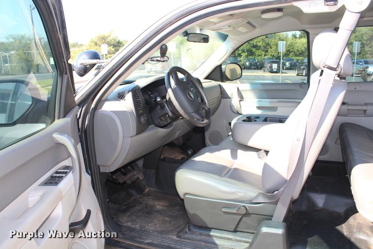 image for item K1937 2011 Chevrolet Silverado 1500 Ext. Cab pickup truck