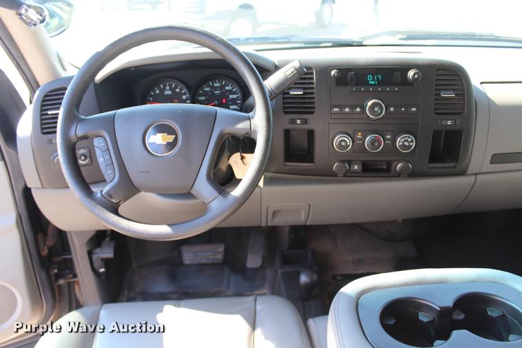 image for item K1937 2011 Chevrolet Silverado 1500 Ext. Cab pickup truck