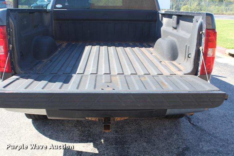 image for item K1937 2011 Chevrolet Silverado 1500 Ext. Cab pickup truck