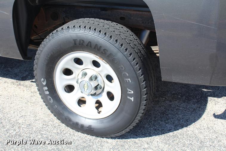 image for item K1937 2011 Chevrolet Silverado 1500 Ext. Cab pickup truck