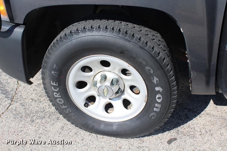 image for item K1937 2011 Chevrolet Silverado 1500 Ext. Cab pickup truck