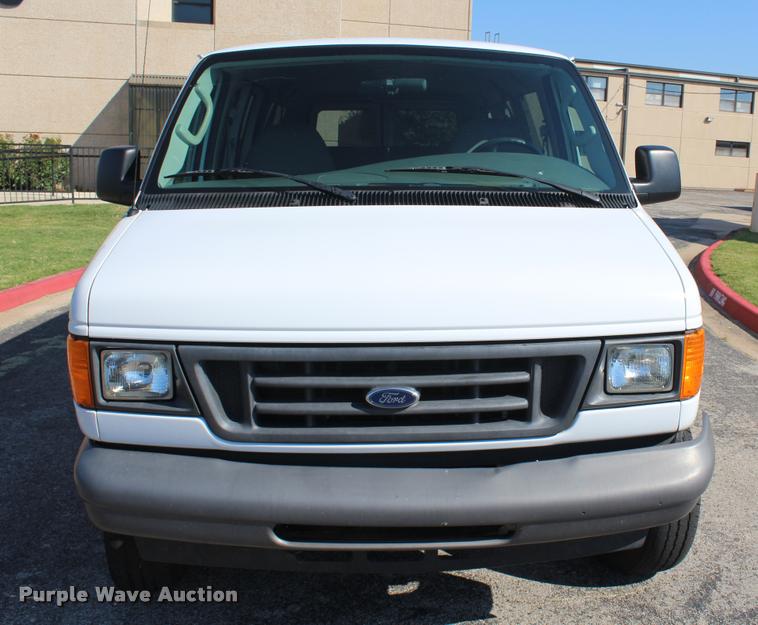 image for item K1939 2007 Ford E150 van