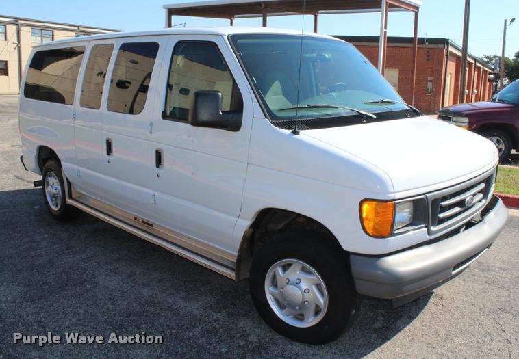 image for item K1939 2007 Ford E150 van
