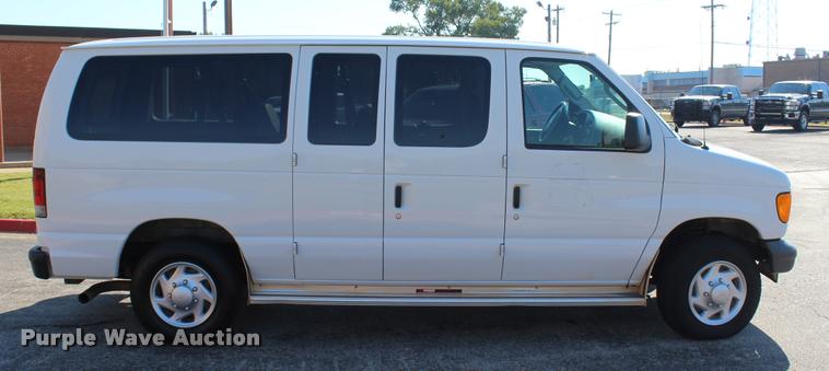 image for item K1939 2007 Ford E150 van