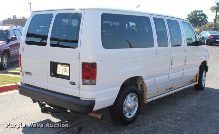 image for item K1939 2007 Ford E150 van