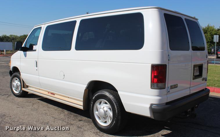 image for item K1939 2007 Ford E150 van