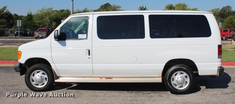 image for item K1939 2007 Ford E150 van