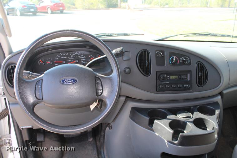 image for item K1939 2007 Ford E150 van