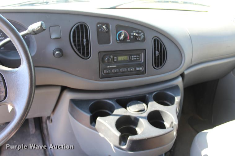 image for item K1939 2007 Ford E150 van