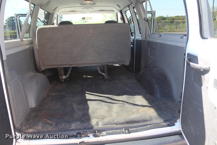 image for item K1939 2007 Ford E150 van