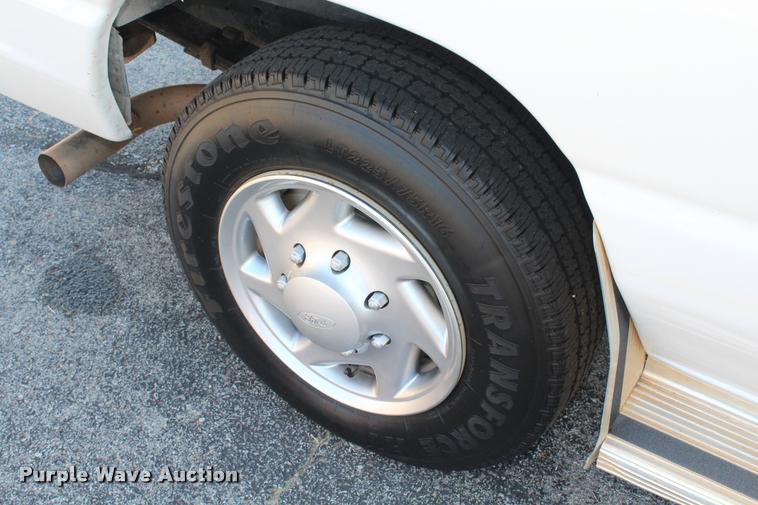 image for item K1939 2007 Ford E150 van
