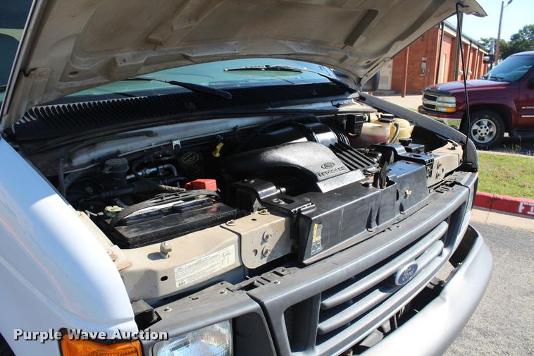 image for item K1939 2007 Ford E150 van
