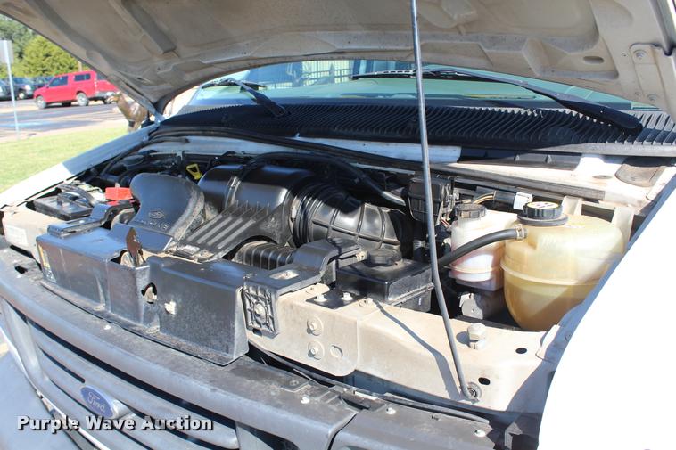 image for item K1939 2007 Ford E150 van