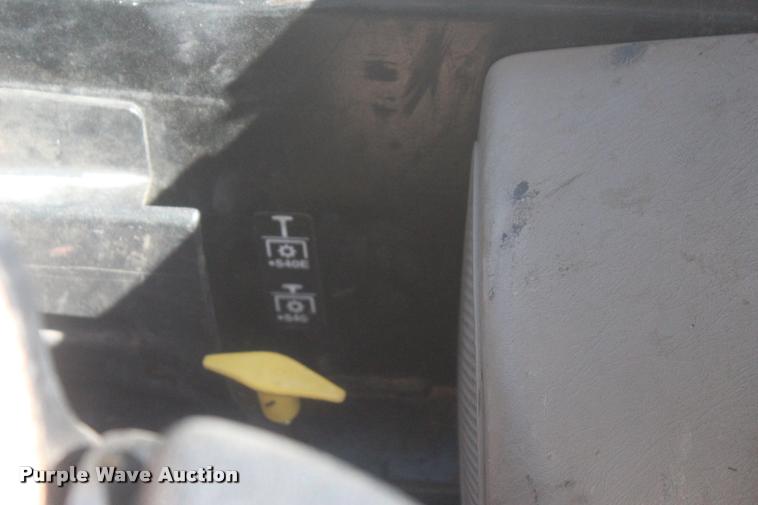 image for item L4822 2013 John Deere 5101E MFWD tractor