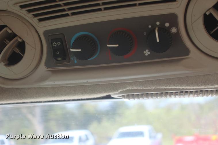 image for item L4822 2013 John Deere 5101E MFWD tractor